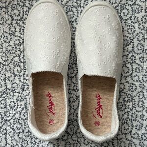 Jellypop White Floral Slip On Sneakers Women’s Shoes Size 10 Embroidered Flats